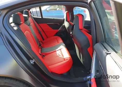 2025 BMW M5 z USA, uszkodzony, nr VIN WBS83FK02SCU36580